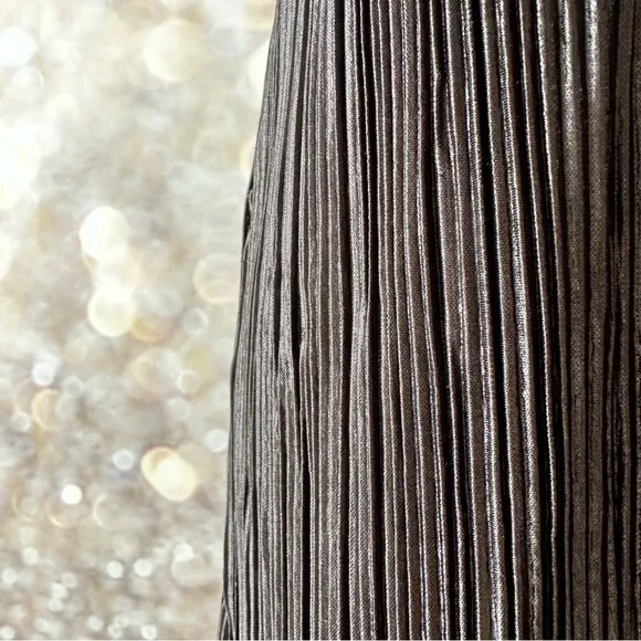 Soho Apparel Petite Medium Black Pleated High Collar with Open Neck A-Line LBD - Picture 5 of 14